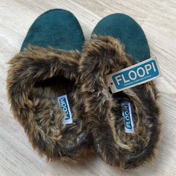 Floopi Teal Slippers with Fur ~ Medium Sizes 7-8 - Picture 4 of 9